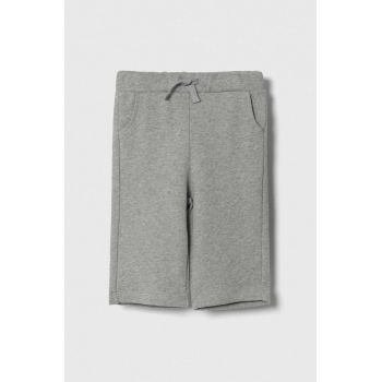 United Colors of Benetton pantaloni culoarea gri, neted ieftini