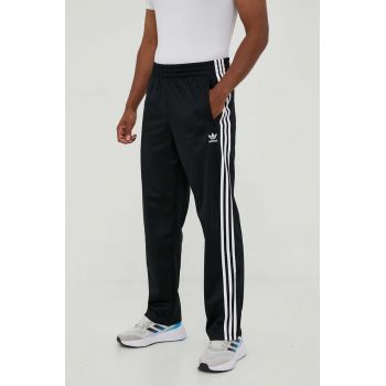 adidas Originals pantaloni de trening culoarea negru, cu imprimeu IJ7055 ieftini