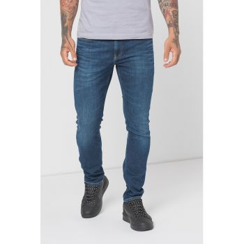 Blugi slim fit cu talie medie