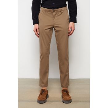 Pantaloni chino uni slim fit