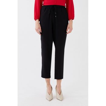 Pantaloni cu snur in talie si buzunare oblice