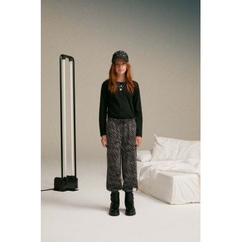 Sisley pantaloni de trening din bumbac pentru copii culoarea negru, modelator