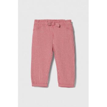 United Colors of Benetton pantaloni din bumbac pentru bebeluși culoarea roz, modelator