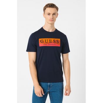 Tricou slim fit cu decolteu la baza gatului