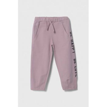 United Colors of Benetton pantaloni de trening pentru copii culoarea violet, cu imprimeu ieftini