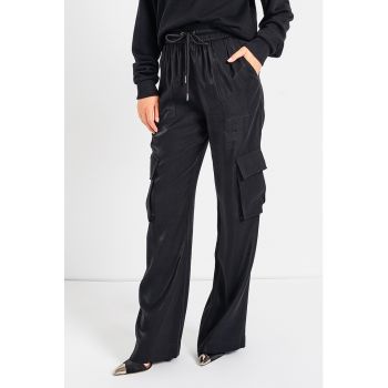 Pantaloni lejeri cu snur de ajustare in talie