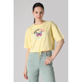 Tricou crop cu imprimeu care isi schimba culoare