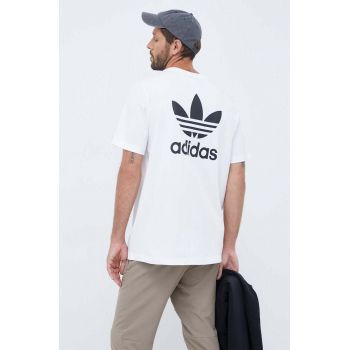 adidas Originals tricou din bumbac culoarea alb, cu imprimeu de firma original