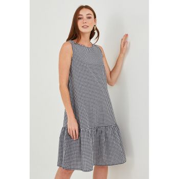 Rochie fara maneci cu model in carouri