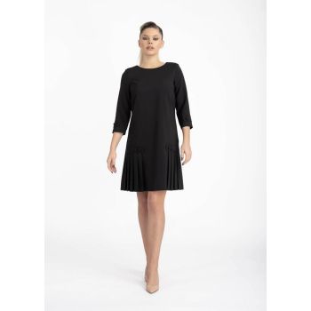 Rochie neagra cu croiala in A si pliuri la baza