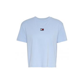 Tricou cu detaliu brodat cu logo si decolteu la baza gatului