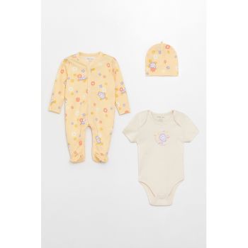 Set de salopeta cu botosei - body si caciula cu imprimeu - 3 piese
