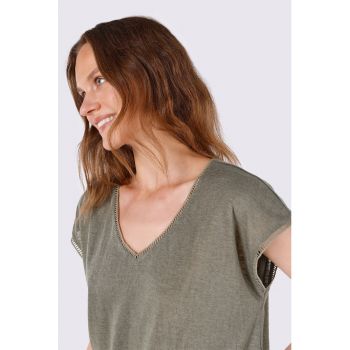 Tricou cu decolteu in V
