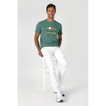 Tricou cu imprimeu si decolteu la baza gatului