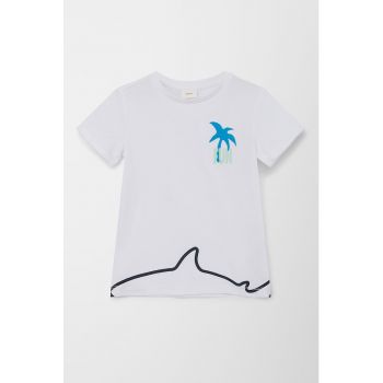 Tricou cu decolteu la baza gatului si broderie