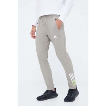 adidas Performance pantaloni de antrenament Train Icons culoarea verde, cu imprimeu ieftini