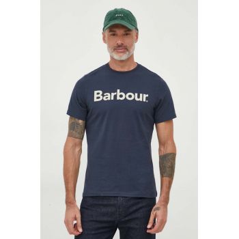 Barbour tricou din bumbac culoarea albastru marin, cu imprimeu ieftin