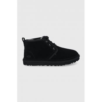 UGG Pantofi de piele întoarsă Neumel bărbați, culoarea negru