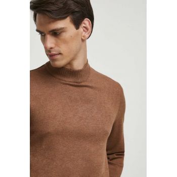 Medicine pulover barbati, culoarea maro, light, cu turtleneck de firma original