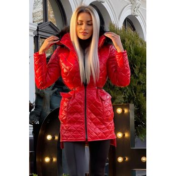 Geaca de Dama LUXXIENTO din Fas, cu Buzunare Laterale,cu Gluga si Blana, cu Fermoare si Siret in Talie, Rosie