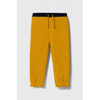 United Colors of Benetton pantaloni de trening pentru copii culoarea galben, modelator