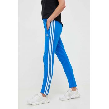 adidas Originals pantaloni de trening cu imprimeu IL8817 ieftin