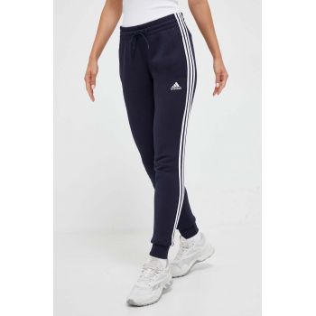 adidas pantaloni de trening din bumbac culoarea bleumarin, cu imprimeu  IC9923
