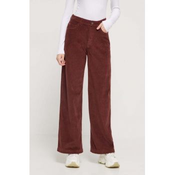 Roxy pantaloni de catifea cord culoarea maro, lat, high waist ieftina