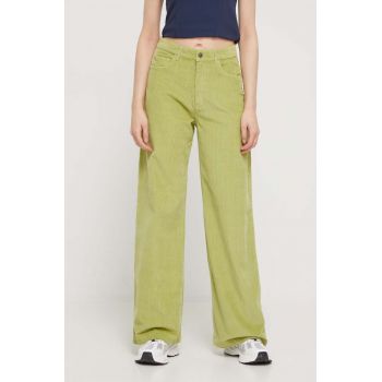 Roxy pantaloni de catifea cord culoarea verde, lat, high waist ieftina