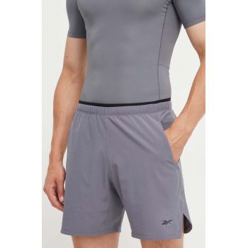 Reebok pantaloni scurți de antrenament Strength 3.0 culoarea gri ieftini