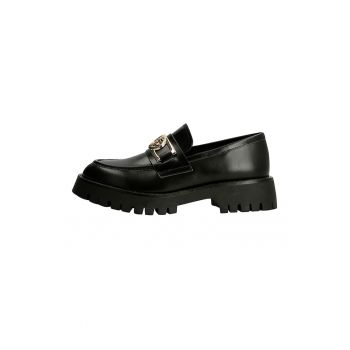 Pantofi loafer din piele cu monograma metalica