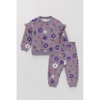 Costum sport cu imprimeu grafic