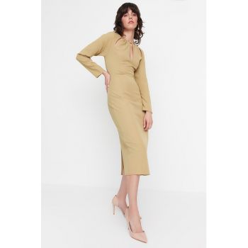 Rochie midi cu detalii cu decupaje