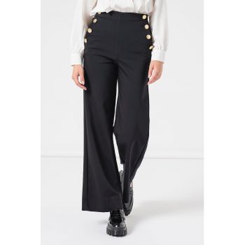 Pantaloni ampli cu nasturi decorativi Cacao