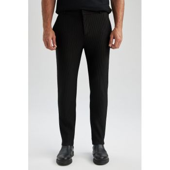 Pantaloni cu aspect striat