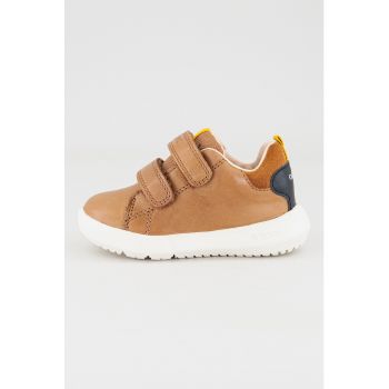 Pantofi sport cu velcro si insertii de piele Hyroo