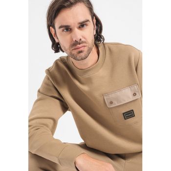 Bluza sport cu buzunar pe piept