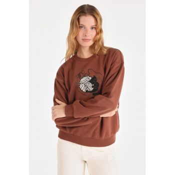 Bluza sport cu decolteu la baza gatului si imprimeu
