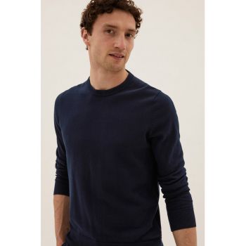 Pulover cu decolteu la baza gatului si aspect de tricot fin