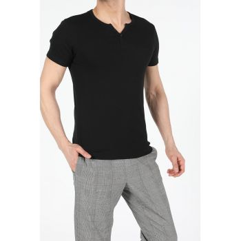 Tricou slim fit cu fenta cu nasturi