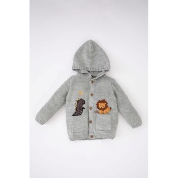 Cardigan tricotat cu gluga si broderii