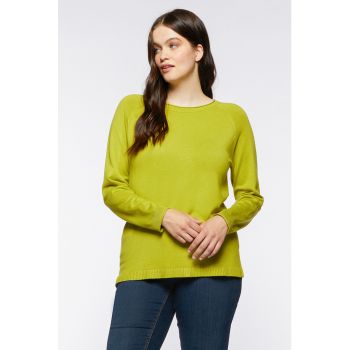 Pulover tricotat fin cu decolteu barcuta