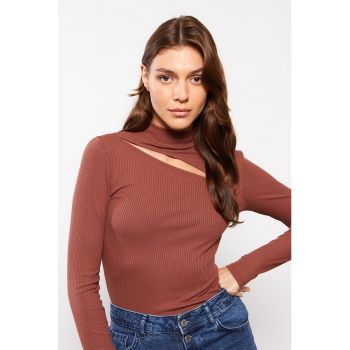 Bluza slim fit cu decupaj