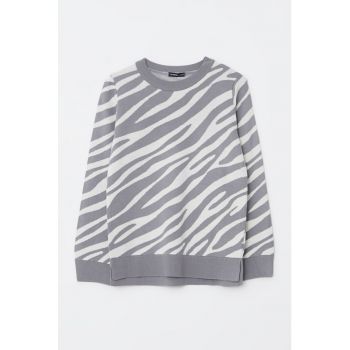 Pulover cu decolteu la baza gatului si model animal print