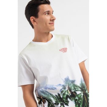 Tricou cu decolteu la baza gatului si imprimeu