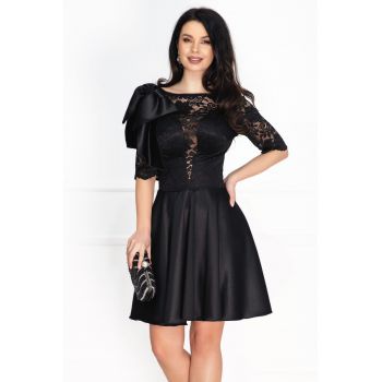 Rochie neagra de ocazie in clos cu funda pe umar ieftina