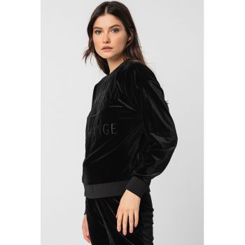 Bluza sport cu aspect catifelat si logo supradimensionat