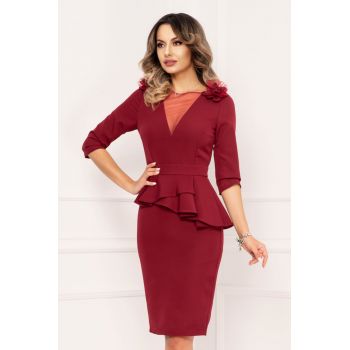 Rochie de ocazie eleganta visinie cu peplum si flori decorative pe umeri ieftina