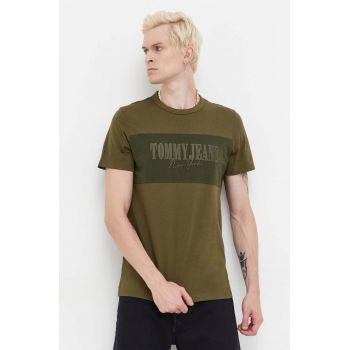 Tommy Jeans tricou din bumbac culoarea verde, cu imprimeu