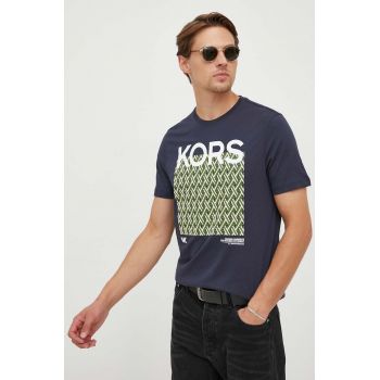 Michael Kors tricou din bumbac culoarea albastru marin, cu imprimeu ieftin